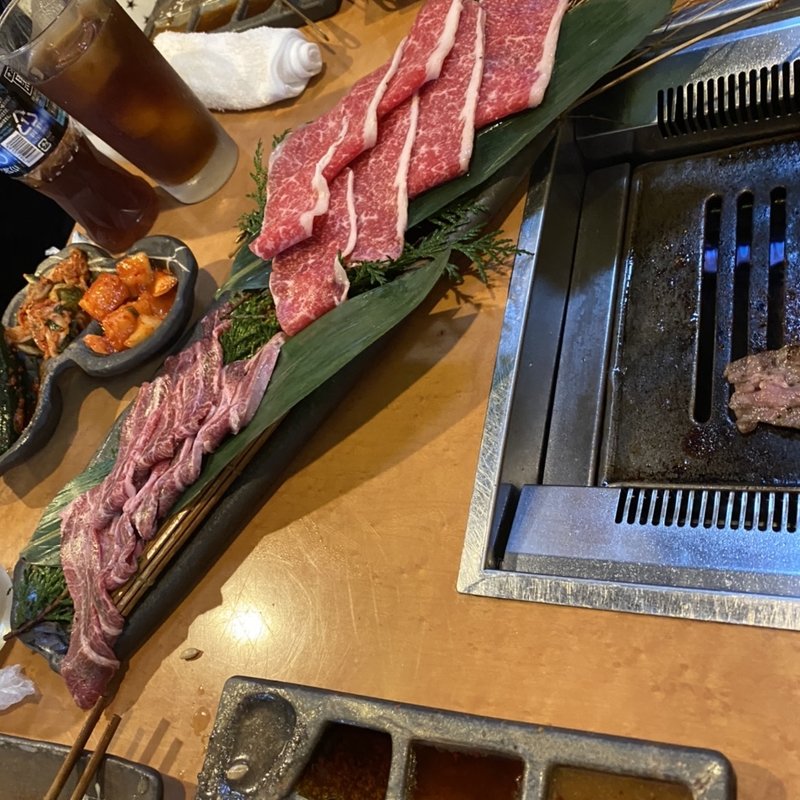 左 ほほ肉   右焼きしゃぶ(牛和心伝)