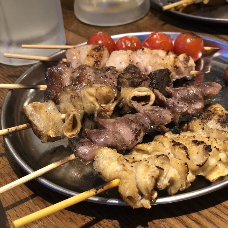 焼鳥、やきとん盛合せ(やきとん侍 新小岩店 )