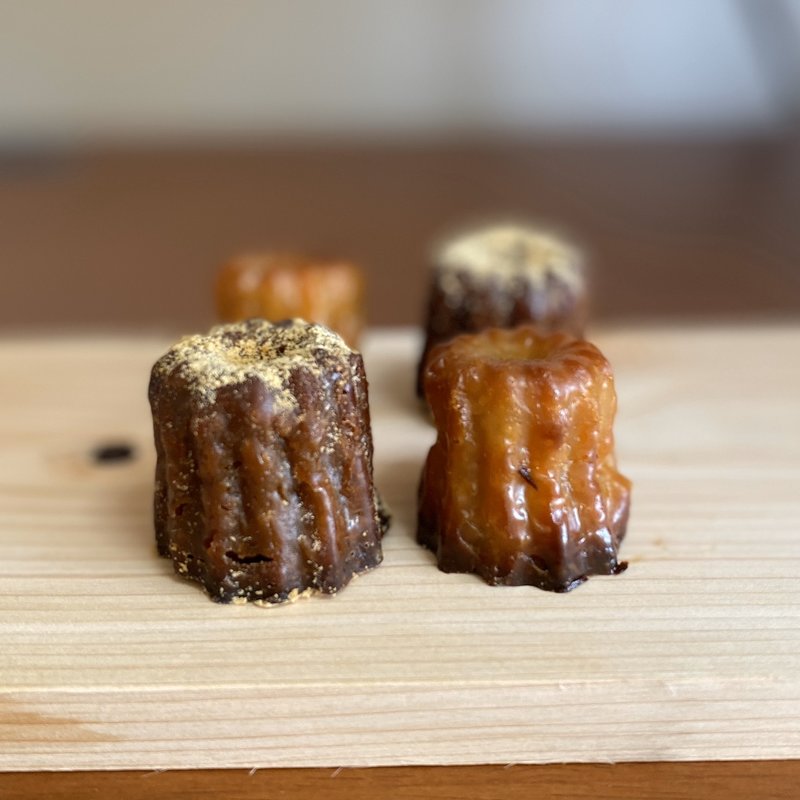 カヌレ(きび糖のカヌレ、黒糖のカヌレ)(洋菓子店slow)