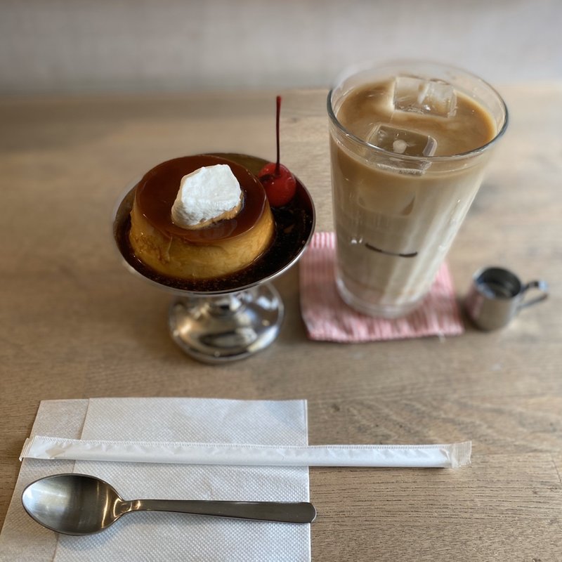 プリン(ホトリ)