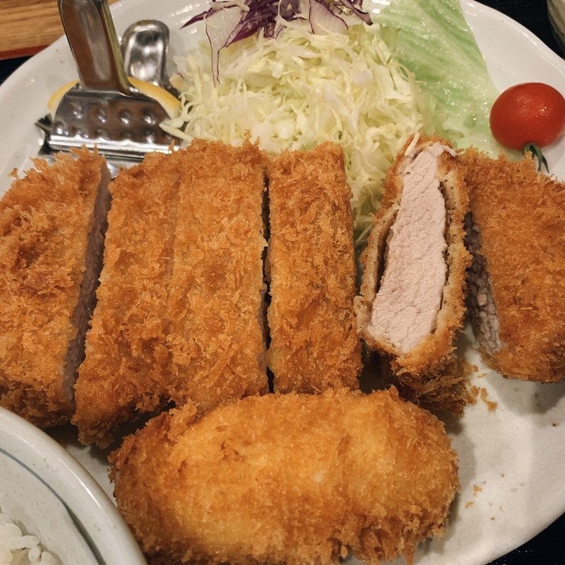 ジャンボヒレカツ、カニクリームコロッケ(とんかつと洋食の店 こいわ軒)