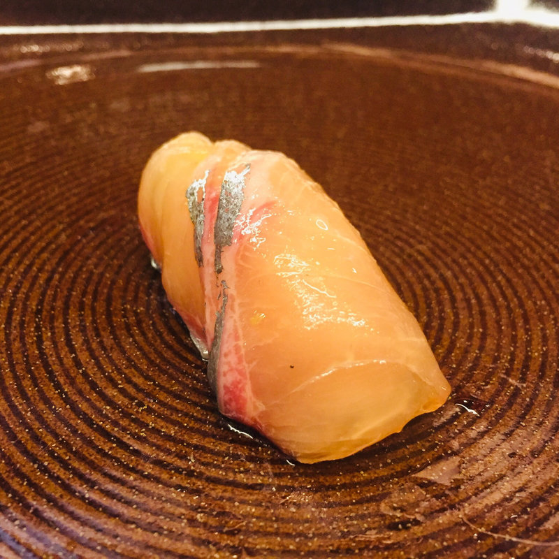 縞鰺の握り(紫光 （しこう）)