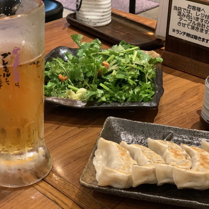 悪魔的に旨いパクチーサラダ(肉汁餃子のダンダダン 練馬店)
