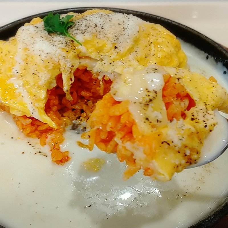 3種チーズとクリームソースオムライス(たまごっ亭 アリオ西新井店)