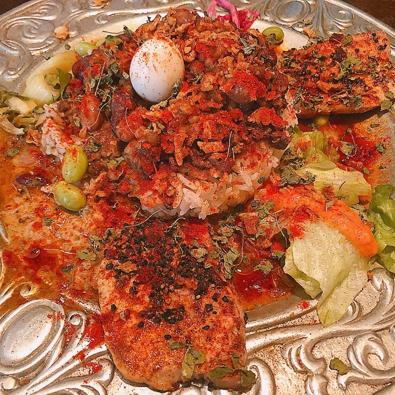 Bコース｢マトンキーマカレー シーフードカレー ココナッツダルカレー カリフラワーカレー　 ラッサム うずらの卵 枝豆 ジャスミンライス+低温調理スパイスポークライム果汁炙り｣(アマゾネスブッチャー)