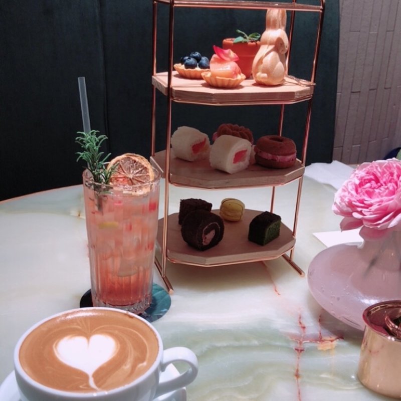 アフタヌーンティープレート(bistro cafe THE FLOWER TABLE)