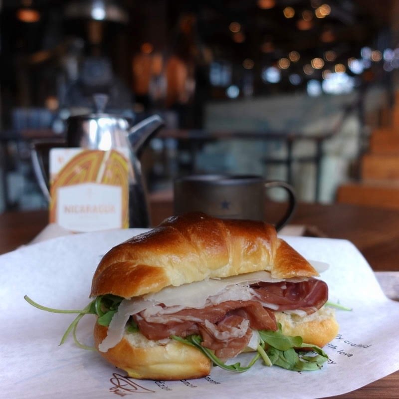 Brioche con Prosciutto Crudo e Parmigiano Reggiano(Starbucks Reserve Roastery Seattle)