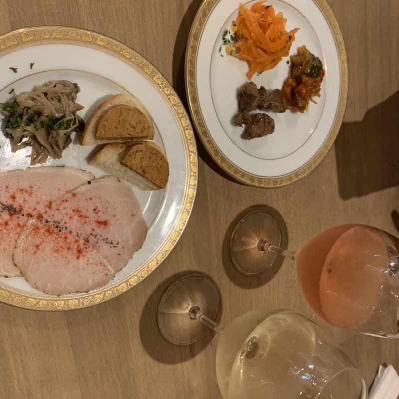 グラスワインとおつまみ3種(プティアミ カフェ クレープリー&ブラッスリー)