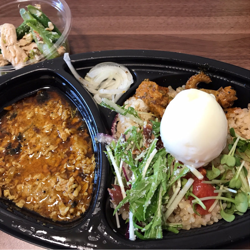 鶏キーマ温玉のせ(旧ヤム邸 空堀店)