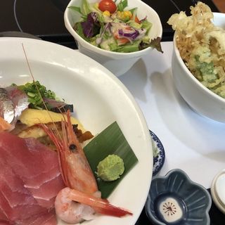 マグロ海鮮丼と天ぷらうどんのセット(美可美)