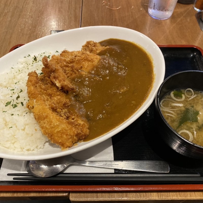 ジャンボチキンカツカレー(串かつでんがな 神田西口)