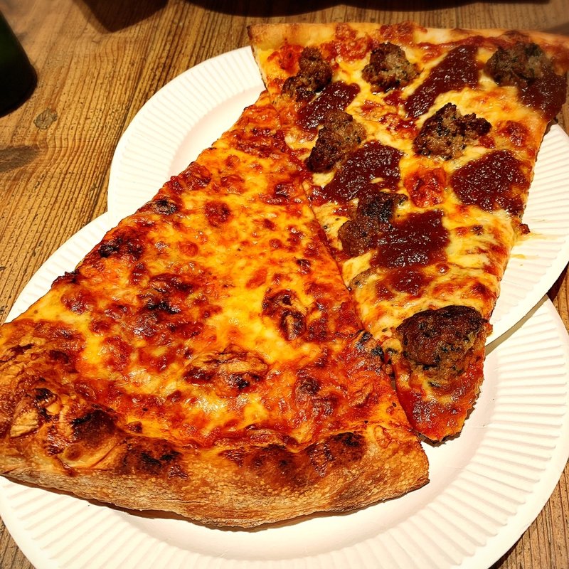 ハンドメイドミートボールピザ(PIZZA SLICE 2)