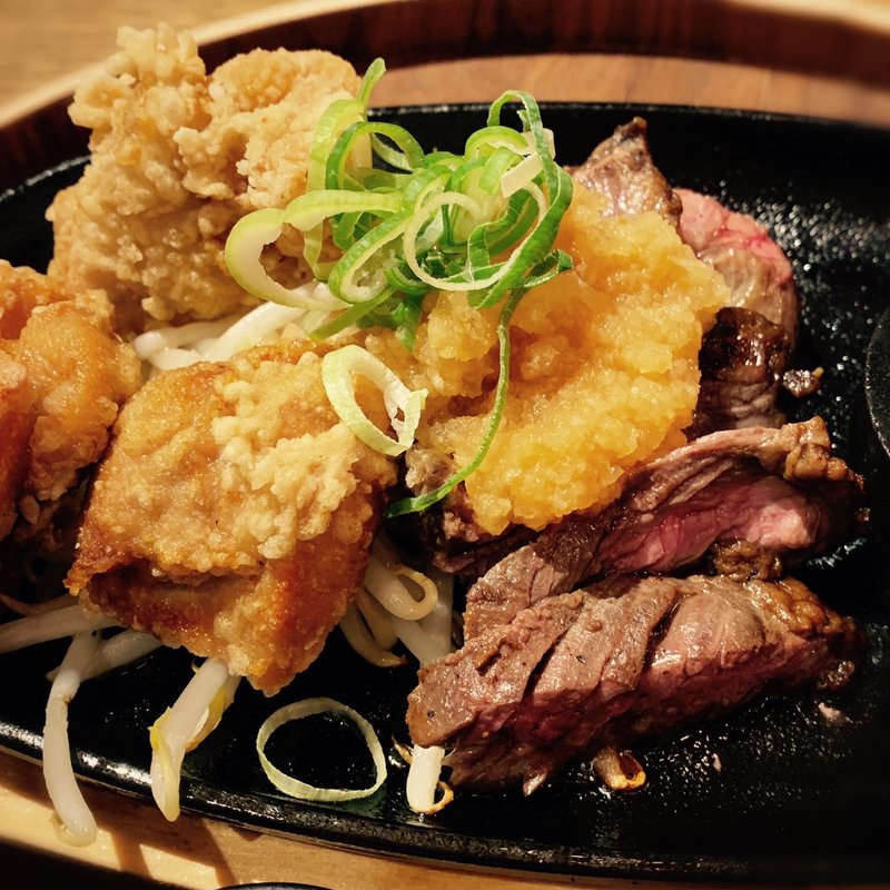 牛ハラミステーキランチ（若鶏の唐揚げ）(炙り肉寿司 梅田 コマツバラファーム)