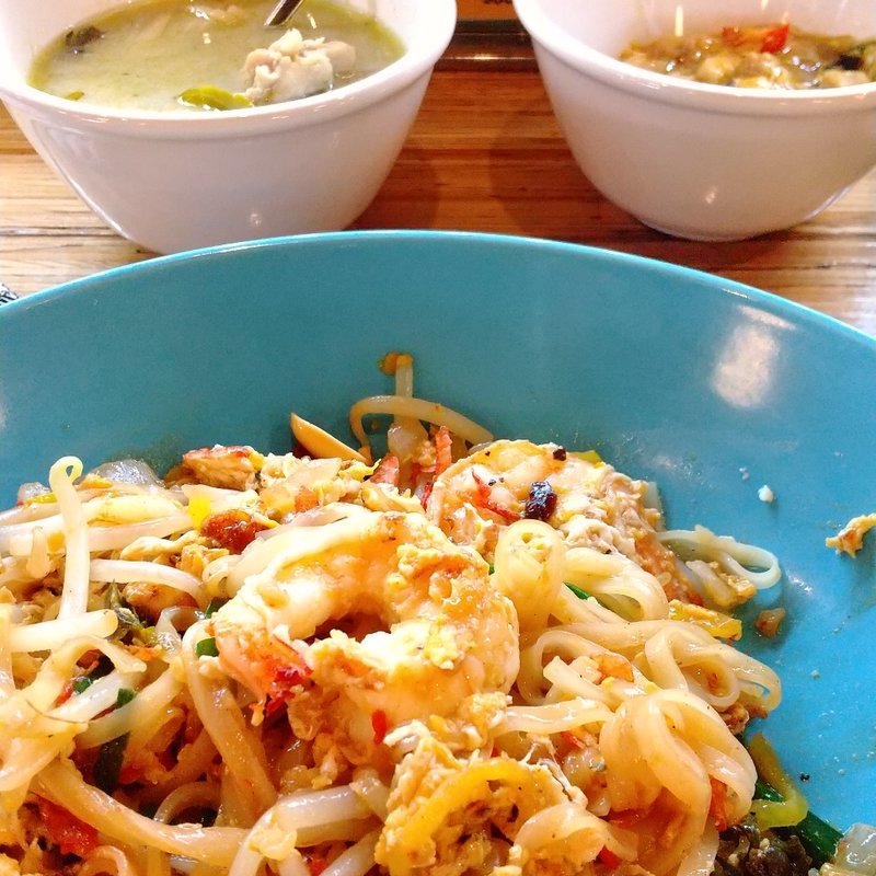 パッタイ(カオマンガイ バザール akari)