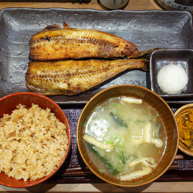 ほっけ定食一尾(炭火焼干物定食 しんぱち食堂 福岡パルコ店)