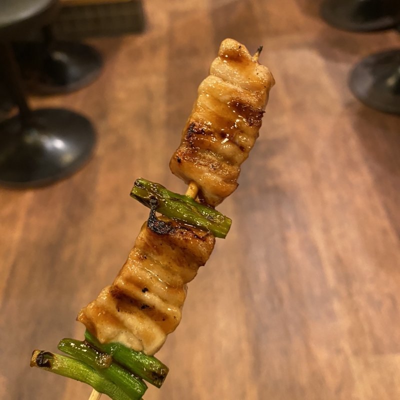 串焼き マグロとニンニクの芽たれ焼き(魚串さくらさく 神保町店 )