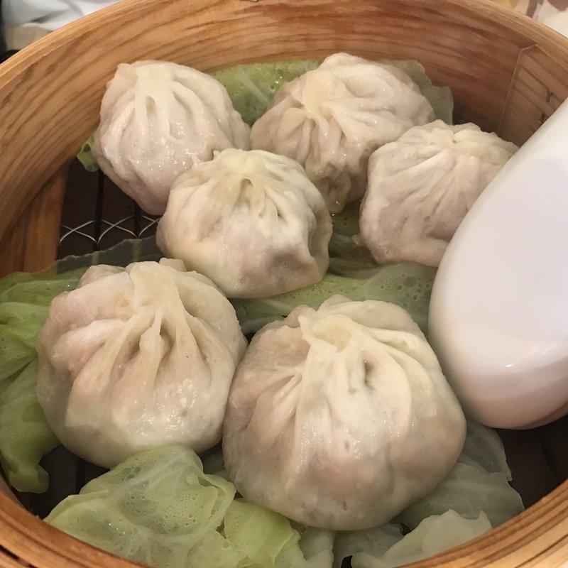 小籠包(元祖ハルピン （皮も手作り本場の味、昭和57年創立、小龍包と餃子の専門店）)