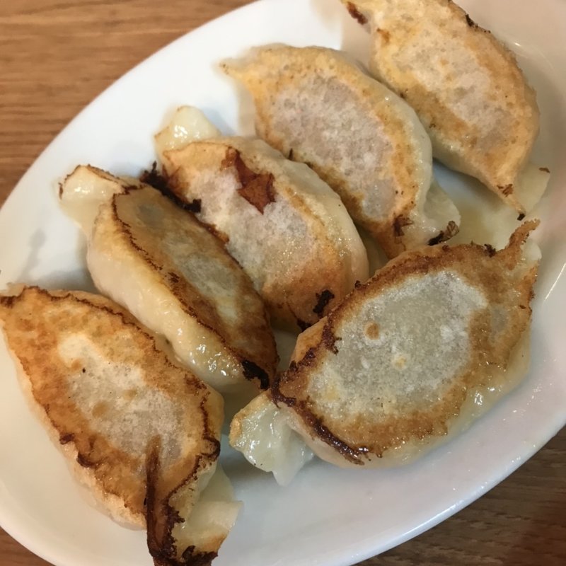 エビ餃子　焼餃子(元祖ハルピン （皮も手作り本場の味、昭和57年創立、小龍包と餃子の専門店）)