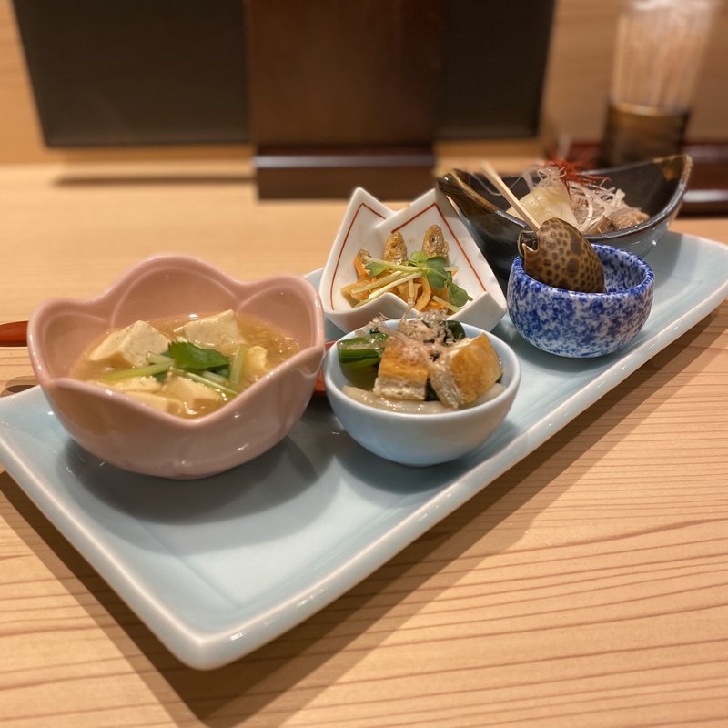 おばんざい5種盛り(バイ貝の旨煮、ワカサギの南蛮漬け、ホウレン草と京あげのおひたし、和風麻婆豆腐、牛すじ大根)(旬魚とおばんざい 彩り)