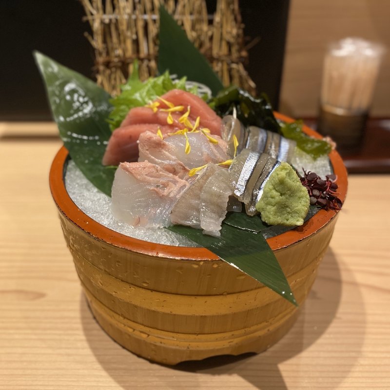 お造り盛り合わせ 三点盛り(生鮪、きびなご、平目)(旬魚とおばんざい 彩り)