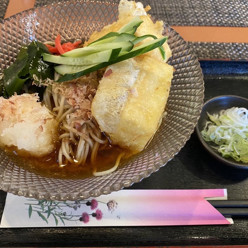 ぶっかけ揚げ餅ちからおろし　蕎麦(創作そば膳　むさしや)