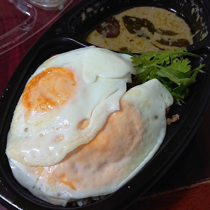 ガパオ炒めご飯＆グリーンカレー(アジアンビストロ Dai 武蔵小杉店)