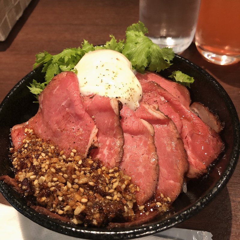 ローストビーフ丼(ビストロ ダブリュー 東京四谷)
