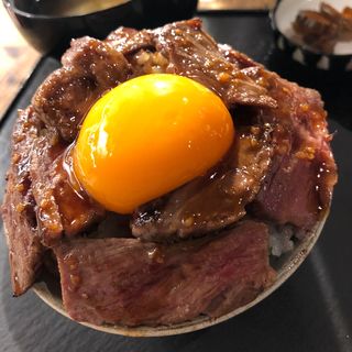 インスタ映えステーキ丼(令和ホルモン)
