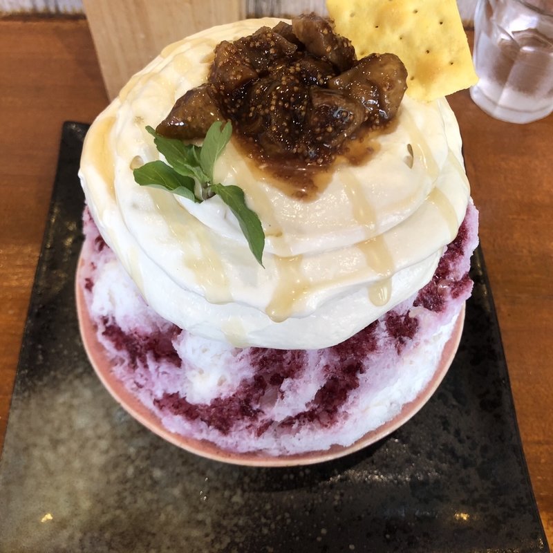 ブルーチーズとドライいちじくのかき氷(Parlor Vinefru 銀座)