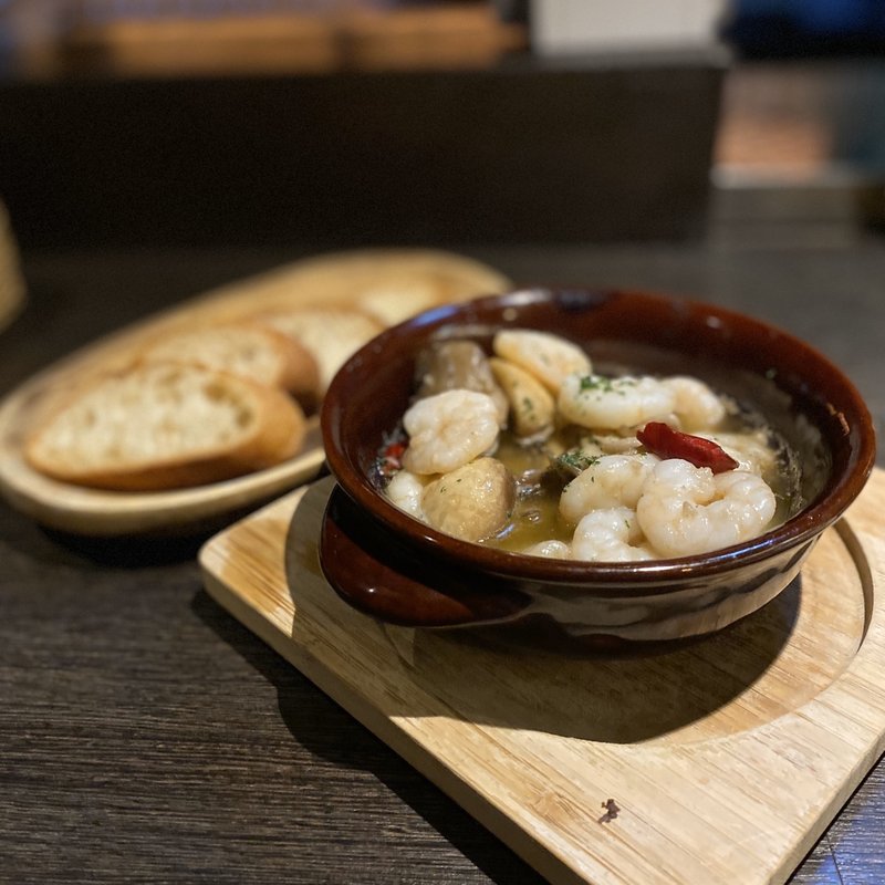 エビとキノコのアヒージョ(イタリアン×イザカヤ シオン 藤が丘)