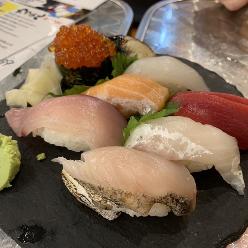 にぎり盛り合わせ(海鮮屋台おくまん 中崎町店)