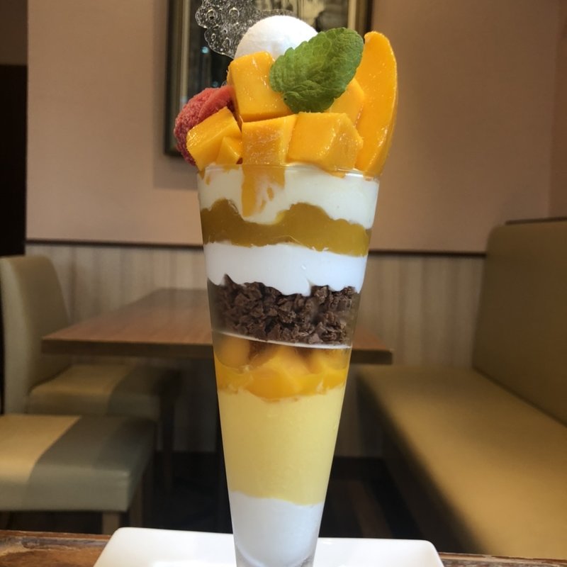 宮崎マンゴーパフェ(パティスリー ロアジス)
