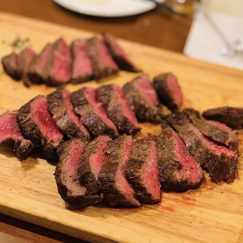 赤身鉄板ステーキ(肉料理 Vin de Kitchen)