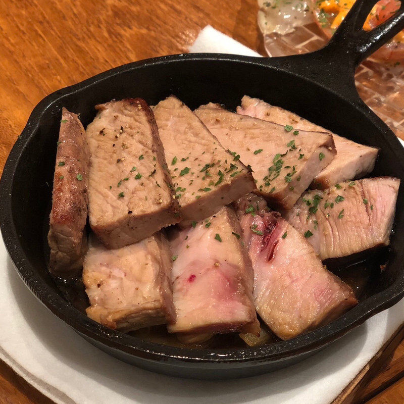 赤豚DDX肩ロースグリル(魚とワインはなたれ 田町店)