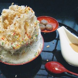 お番茶のミルクティーかき氷(ぎおん徳屋原宿店)