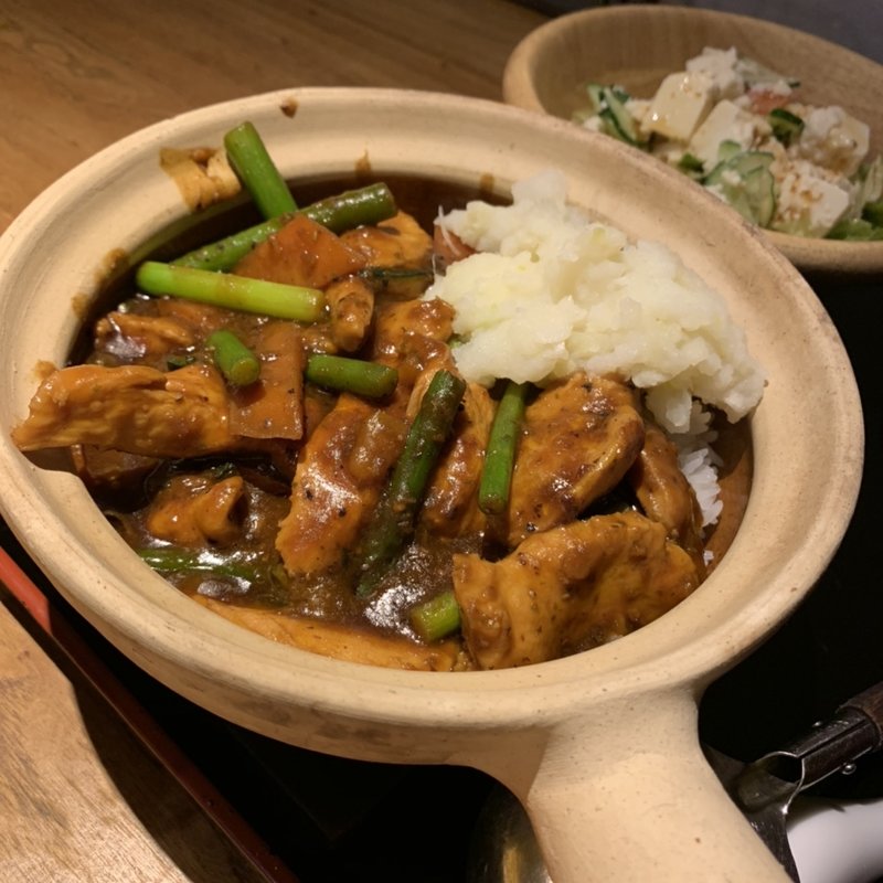 豚角煮の土鍋ごはん      日替わりランチ(黒猫夜 銀座店)