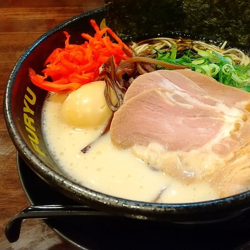半熟玉子黒マー油とんこつラーメン(とんこつラーメン 博多風龍 大宮東口駅前店)