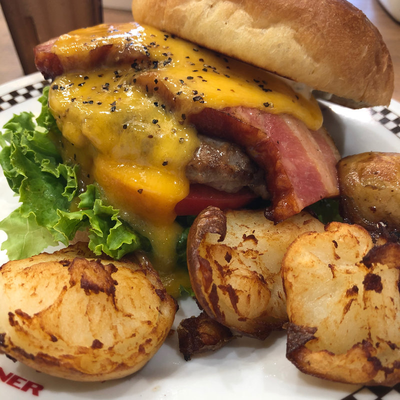 ペッパー&チェダーメルトバーガー(ヴィレッジヴァンガード イオン大高店)