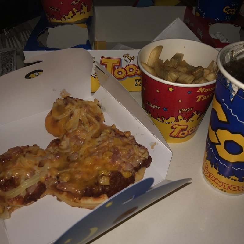 ミッキーピザ(東京ディズニーランド)