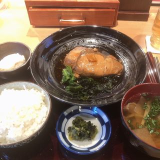 本日の煮魚定食(旬彩酒房 演)