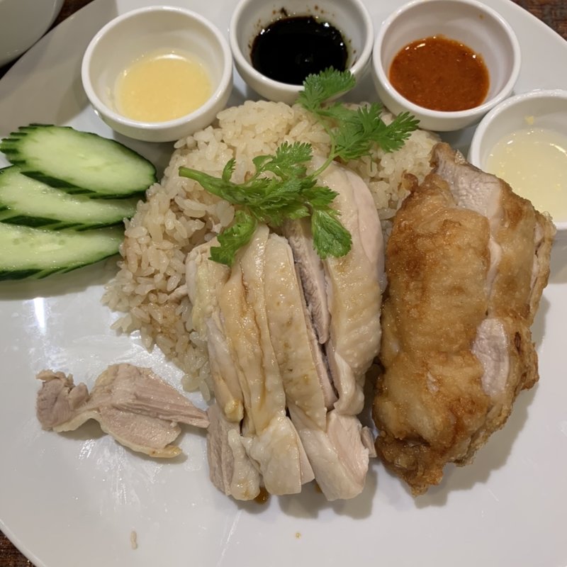 海南ハーフ＆ハーフチキンライス（中）(海南チキンライス 夢飯)