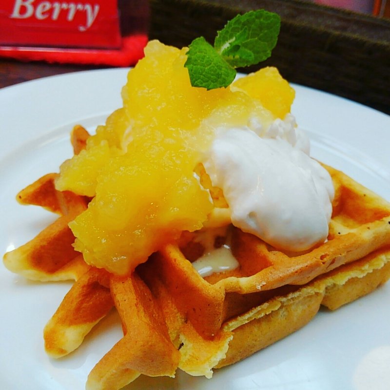 自家製パイナップルジャムのワッフル(カフェ　ベリー （カフェベリー）)