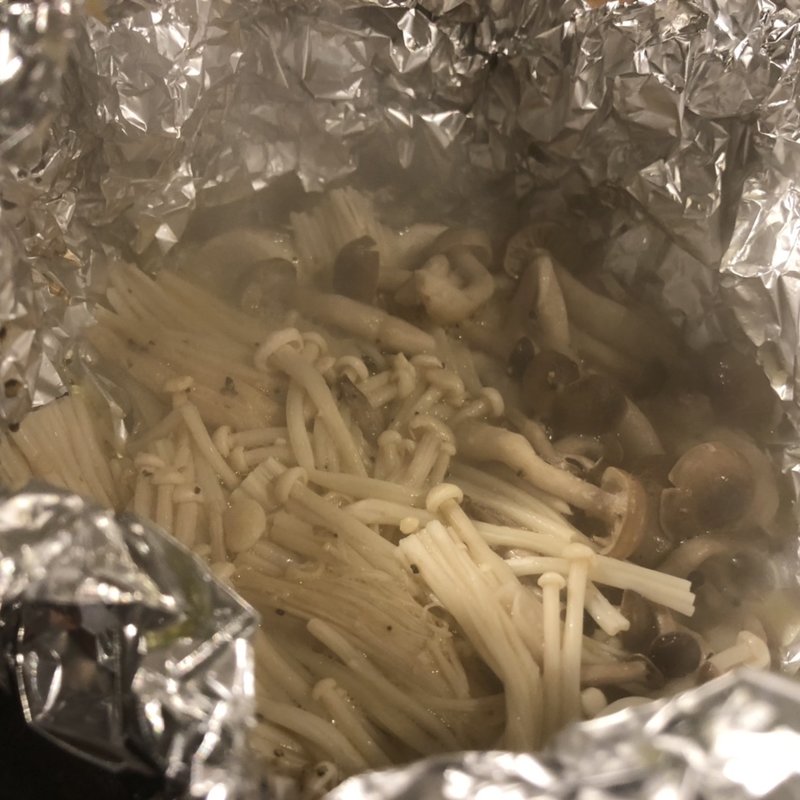 えのきのホイル焼き(炉端 肉焼き処 猛伸（たけし）)