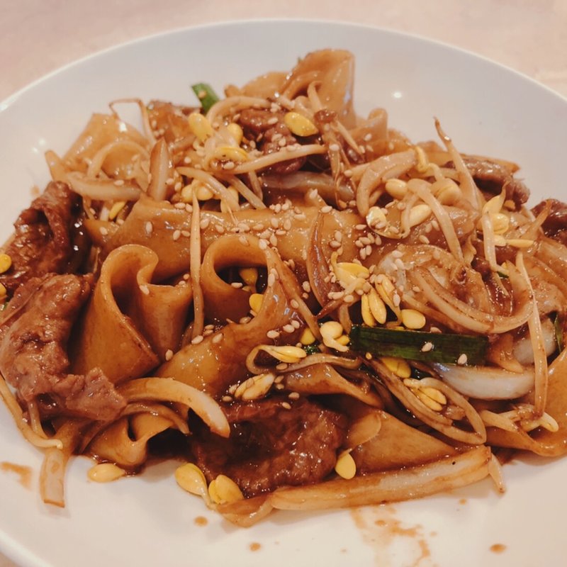 焼き牛肉ビャンビャンメン(蘭州牛肉拉面)