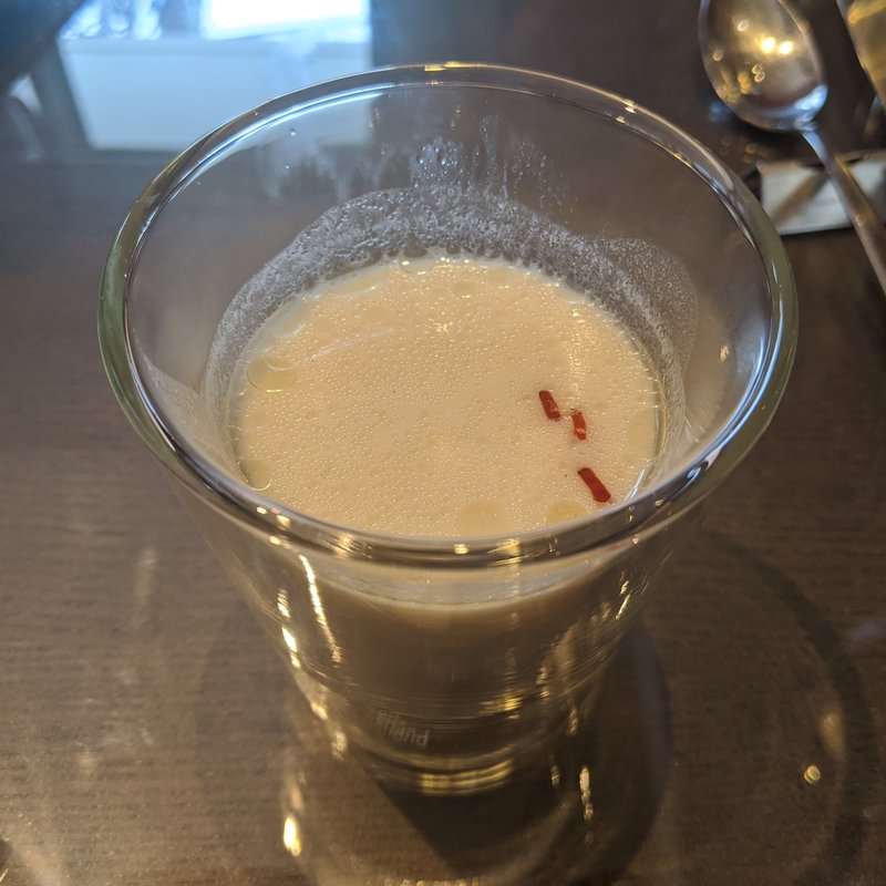 トムカーガイ(THE LIVING)