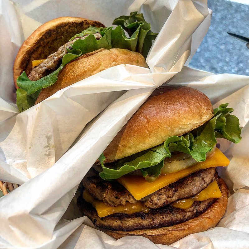 クラシックWバーガー(フレッシュネスバーガー&BAR 横浜西口店)