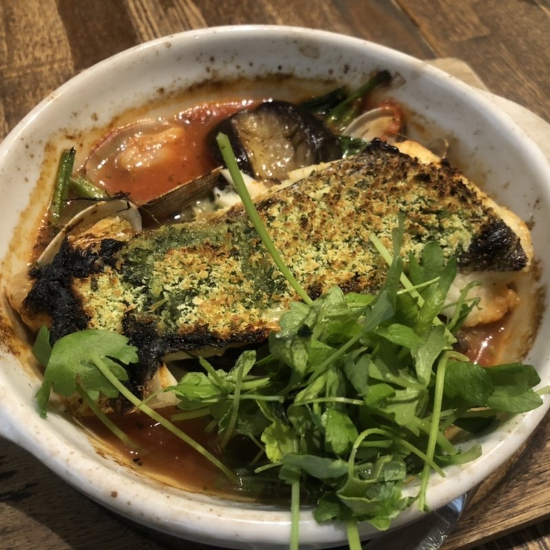 釜焼きスズキの香草パン粉のせ アクアパッツァ風(ラ ズッカ ディ ナポリ)