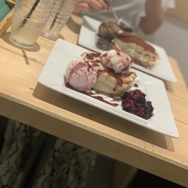 ベリー&ベリー生クリームパンケーキ(pancake store 6868)