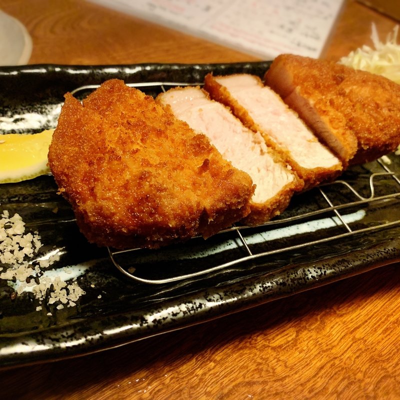 塩とん定食（サラダ・小鉢・ごはん（大・中・小）汁）(隠・台所 久岡家)