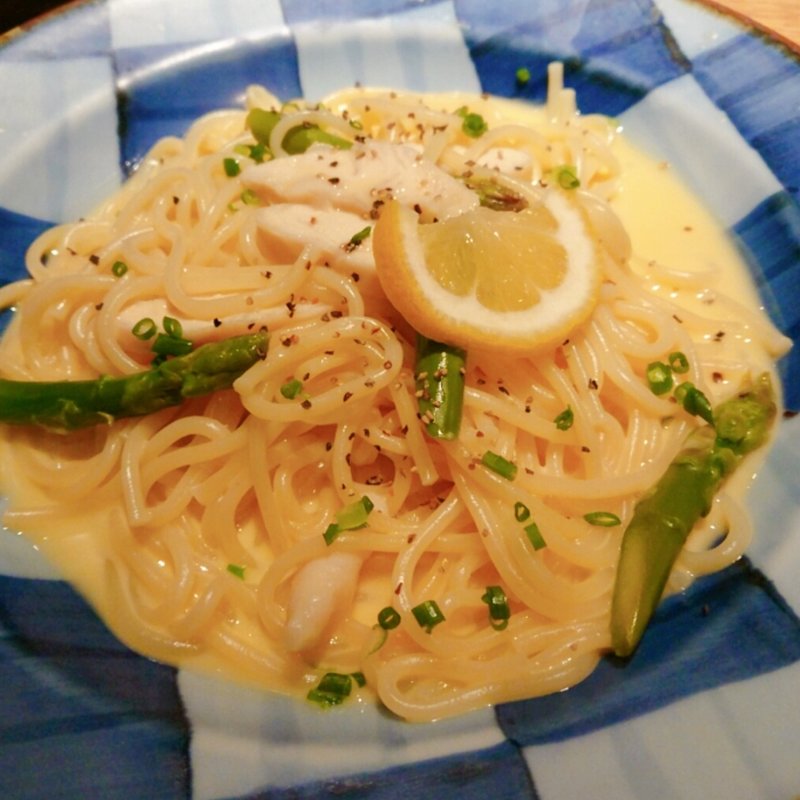 蒸し鶏とグリーンアスパラのレモンクリームパスタ(生麺工房 鎌倉パスタ モザイクモール港北店)